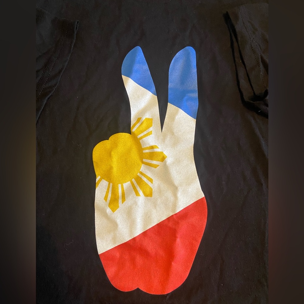USC peace sign with Philippines flag. From Filipino night at USC basketball.